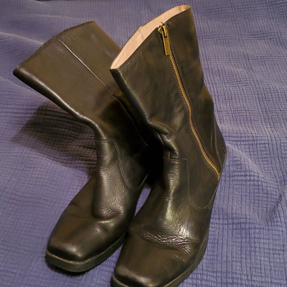 BOGS 9.5 Black Boots Leather WATERPROOF Mid